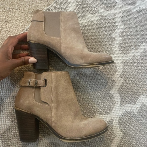 🔥Gorgeous Lucky Brand booties fall/winter perfect like new!!🔥 - Picture 6 of 6